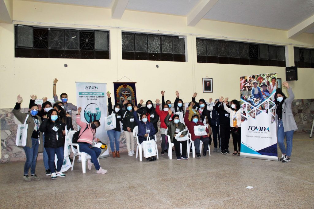 Lideresas fortalecen sus capacidades para presentar propuestas de adaptación al cambio climático en Lima Sur