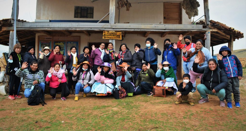 Junín: Líderes y lideresas agrarias comparten y conocen experiencias exitosas de gestión en pasantía sobre siembra y cosecha de agua, crianza de animales menores y cooperativismo