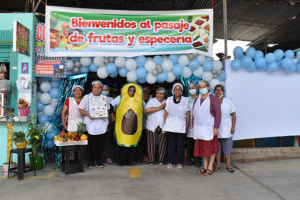 Mercados saludables: Comerciantes logran mejoras en la aplicación de prácticas saludables para que sus mercados sean competitivos y resilientes frente a peligros sanitarios y climáticos