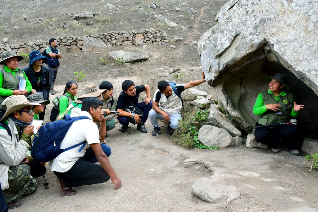 Curso de Ecoturismo fortalece el guiado comunitario en las lomas costeras de Lima Sur