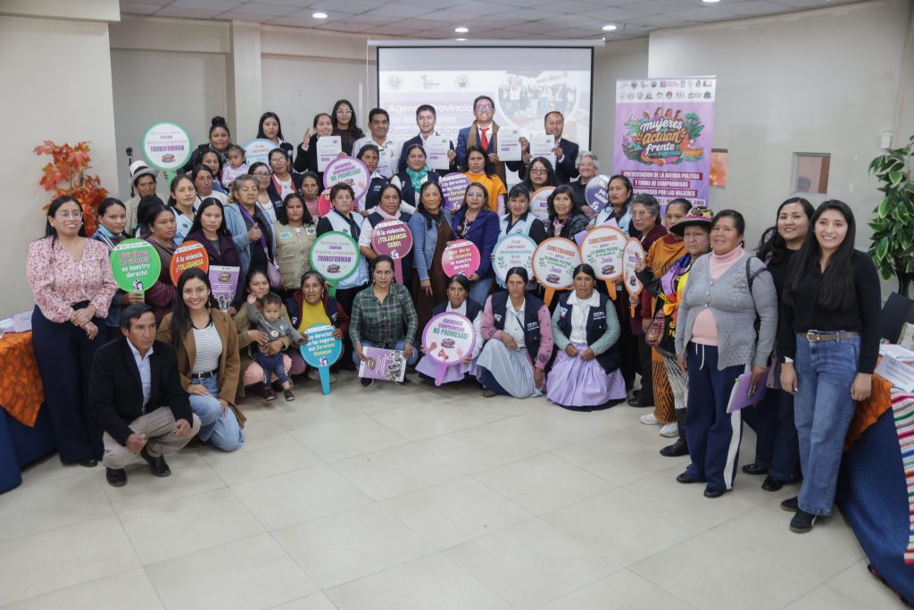 Candidatos regionales firman compromiso con la Agenda de las Mujeres Rurales, Campesinas e Indígenas de Junín